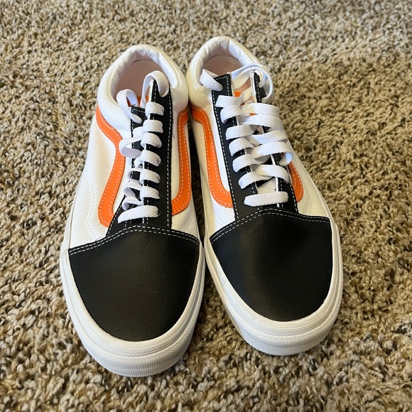 Vans - Picture 2 of 3